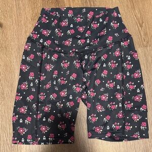Betty Designs Garden Party Floral 8" Run Shorts Small